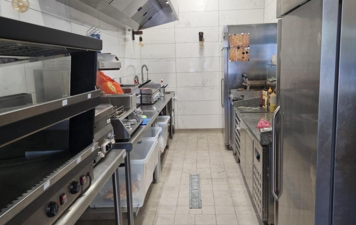 Local commercial   MONTPELLIER  130 m2 108 000 € 